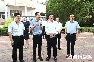 波尔津吉斯现身训练场进行投篮训练 全程没有起跳